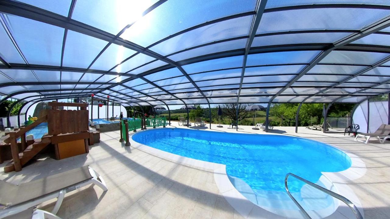 Camping Les Terrasses De Dordogne Rouffignac Saint-Cernin Esterno foto