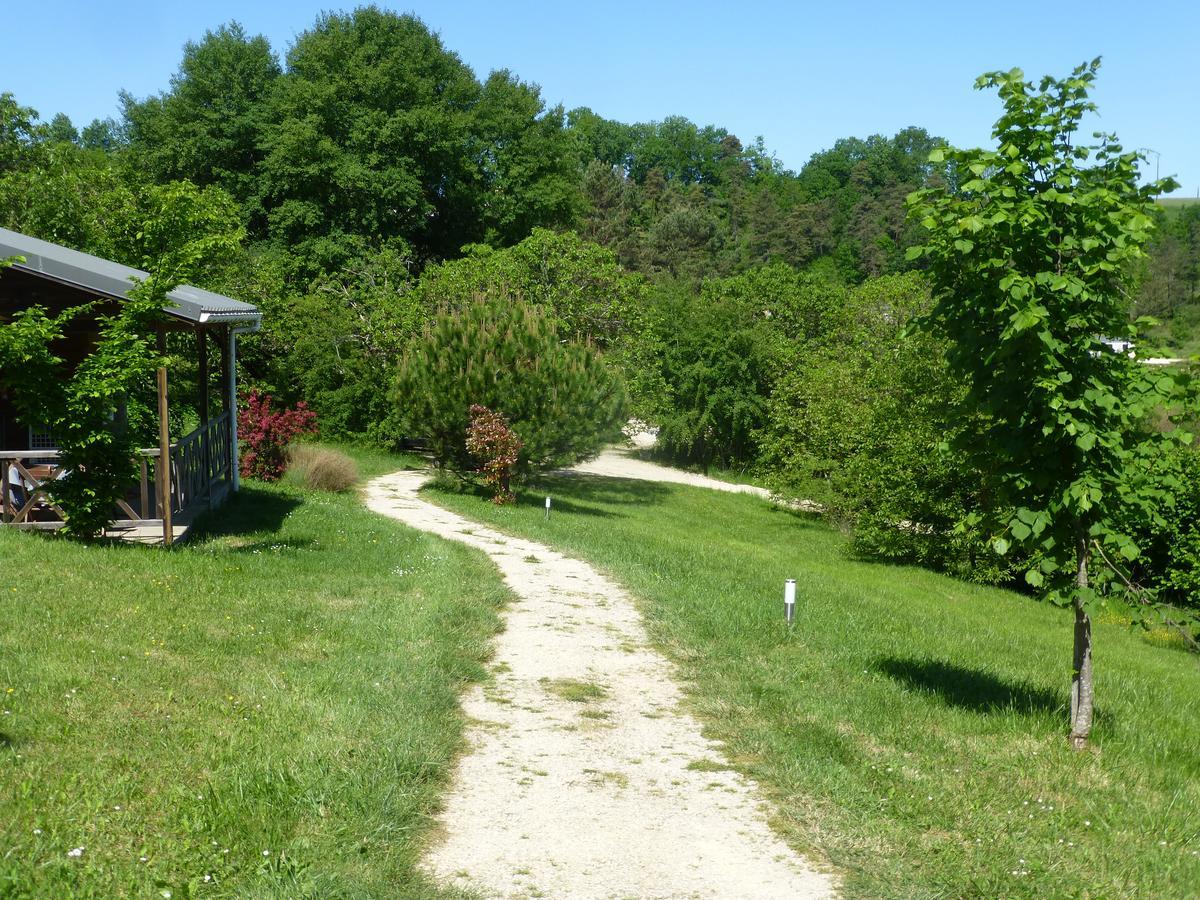 Camping Les Terrasses De Dordogne Rouffignac Saint-Cernin Esterno foto