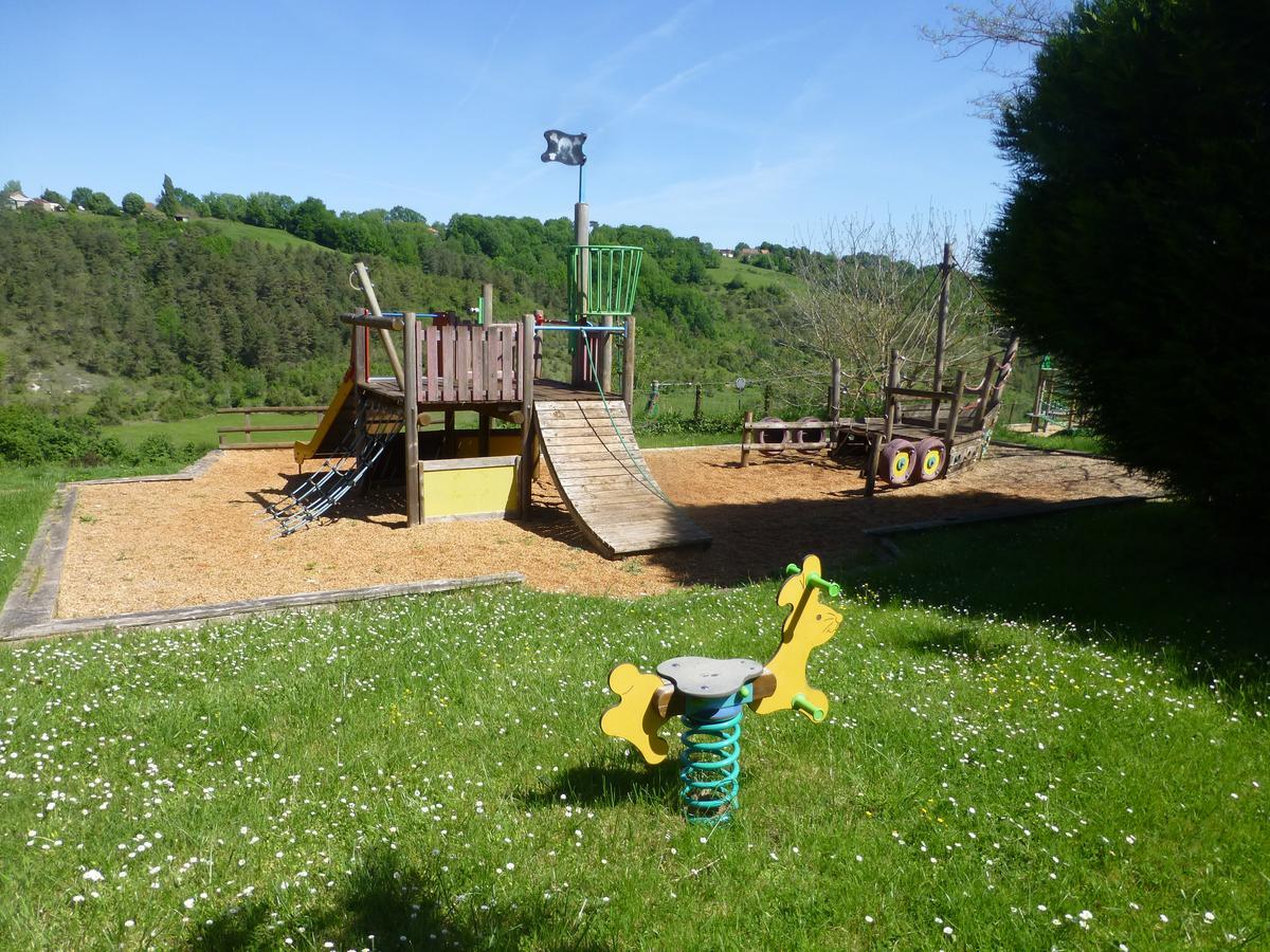 Camping Les Terrasses De Dordogne Rouffignac Saint-Cernin Esterno foto